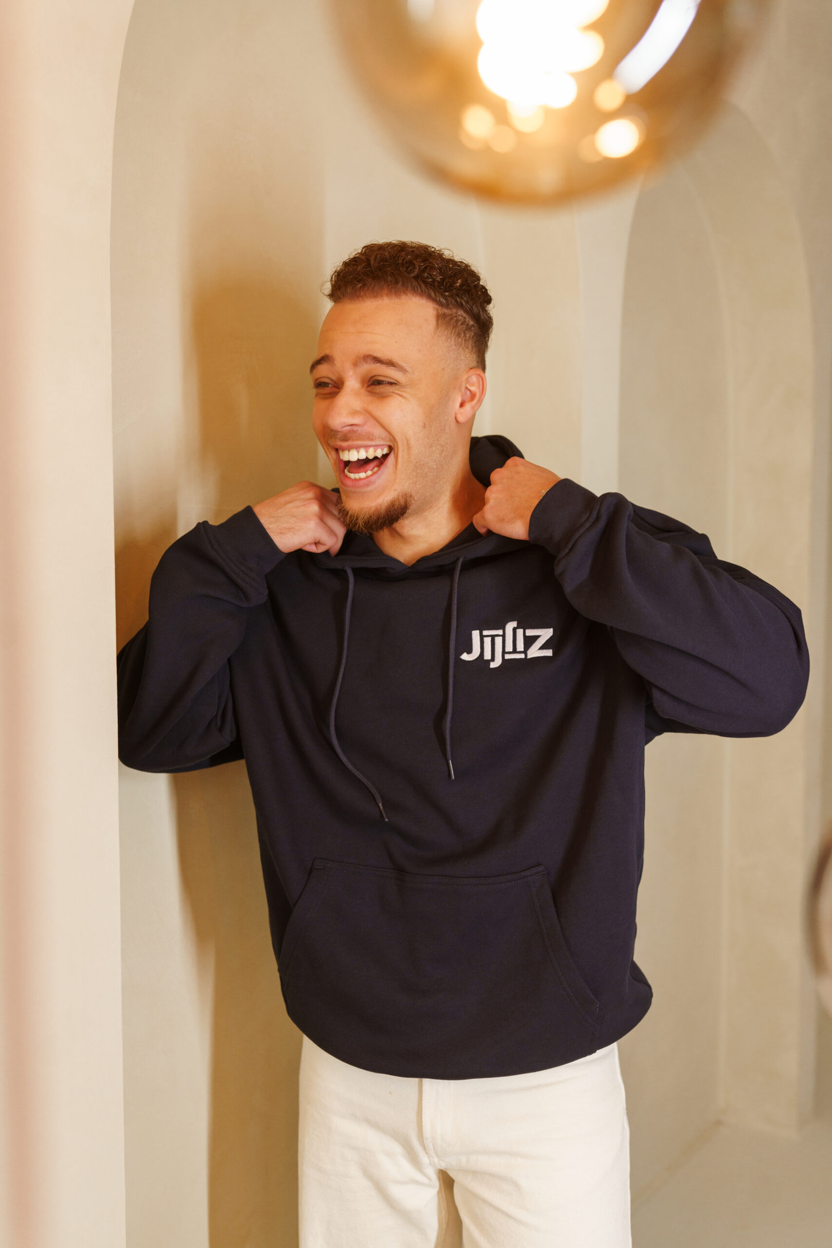 noel jijenzij trui research consultant blij